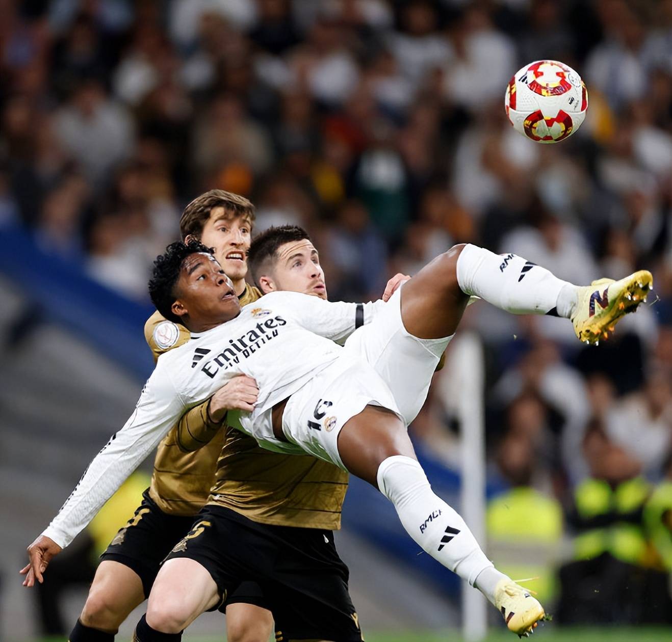 PG中国登录入口-皇马团结拼搏,全面击溃对手锁定胜利!