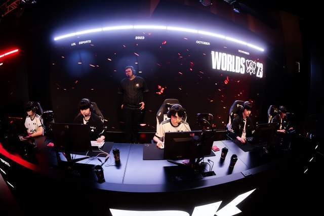 PG电子线上登入-包含FPX鏖战EDG，Chovy关键团战开团秒人强强对话八强赛，技惊四座的词条